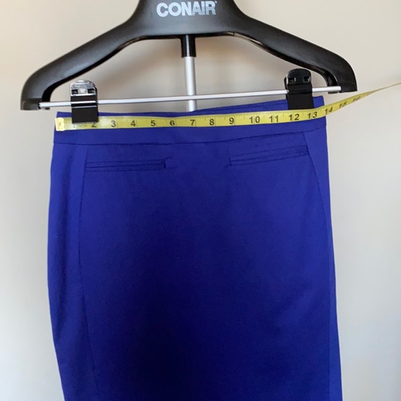 Le Chateau Blue pencil skirt in size 0. - Picture 2 of 10